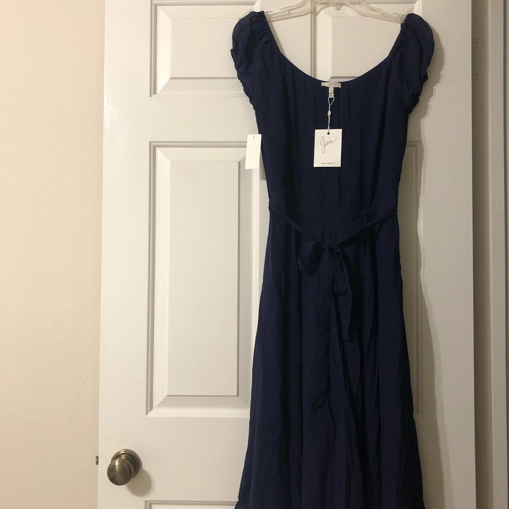 Cute dress.
